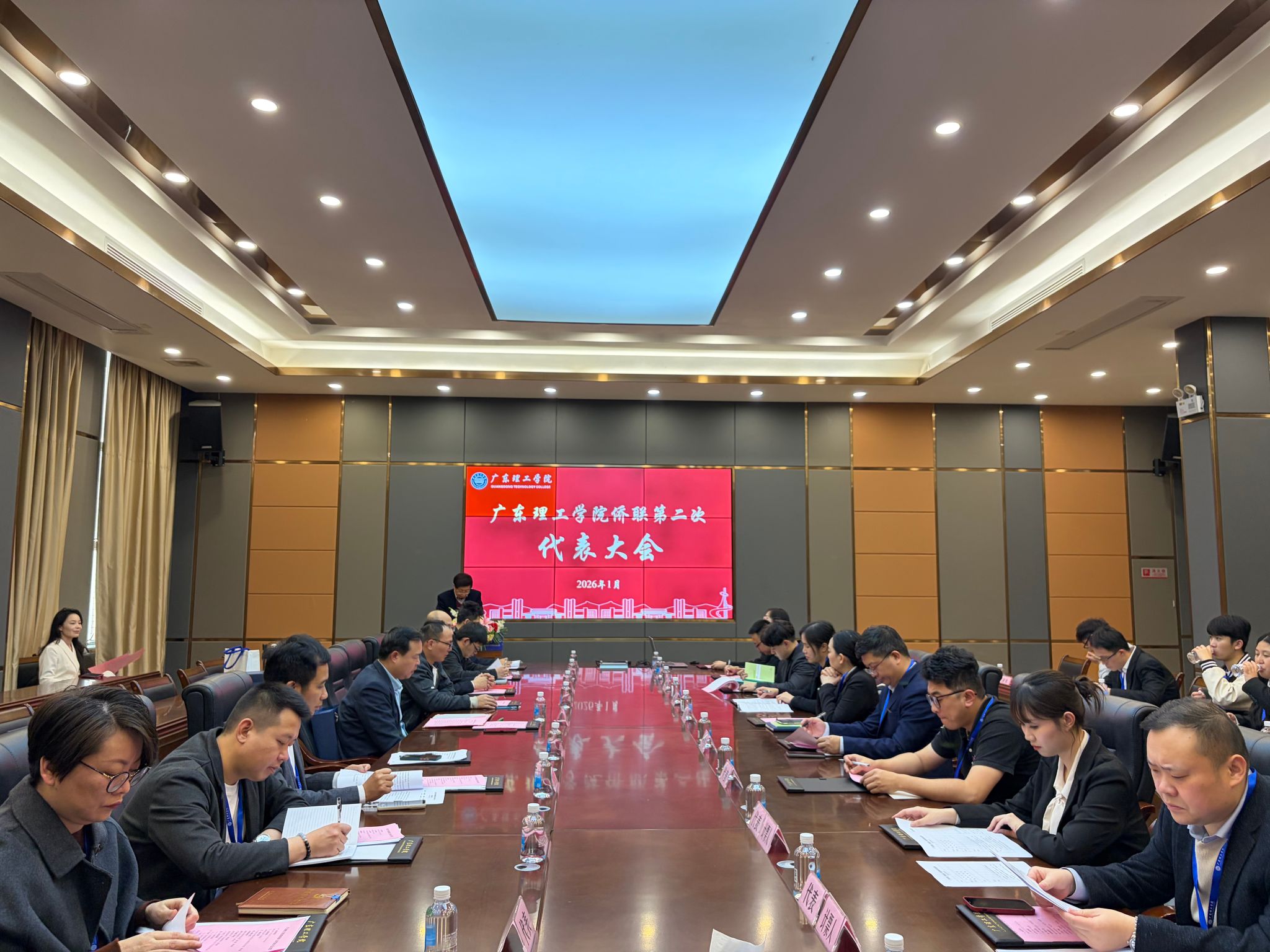 yabo鸭脖官网召开第二次侨联代表大会